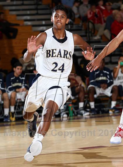 Thumbnail 2 in Mater Dei vs. Warren (Jim Harris Memorial) photogallery.