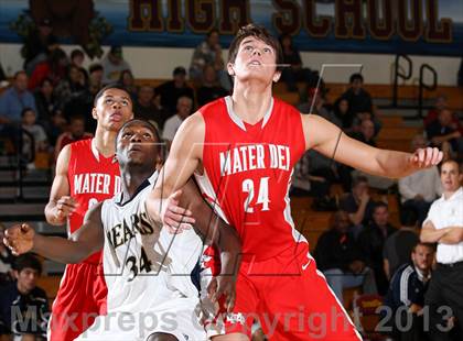 Thumbnail 1 in Mater Dei vs. Warren (Jim Harris Memorial) photogallery.