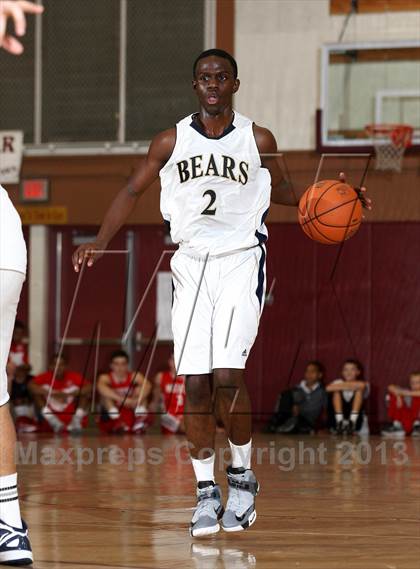 Thumbnail 2 in Mater Dei vs. Warren (Jim Harris Memorial) photogallery.