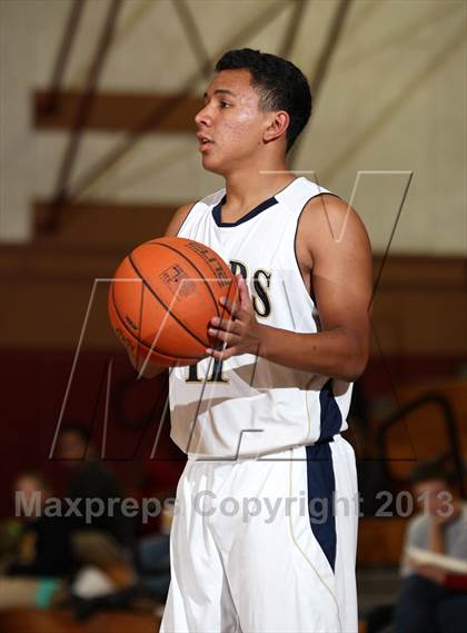 Thumbnail 1 in Mater Dei vs. Warren (Jim Harris Memorial) photogallery.