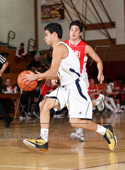 Thumbnail 1 in Mater Dei vs. Warren (Jim Harris Memorial) photogallery.