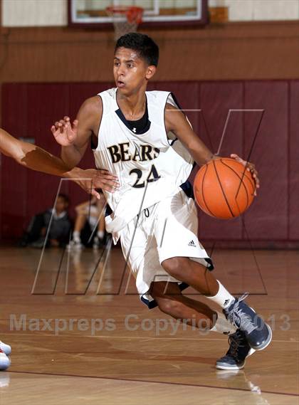 Thumbnail 3 in Mater Dei vs. Warren (Jim Harris Memorial) photogallery.