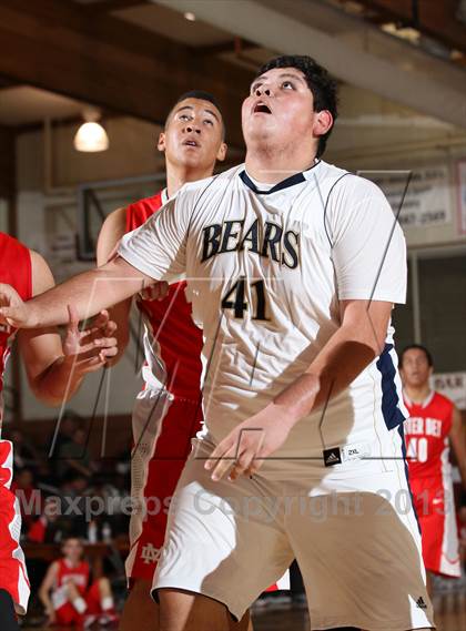 Thumbnail 1 in Mater Dei vs. Warren (Jim Harris Memorial) photogallery.