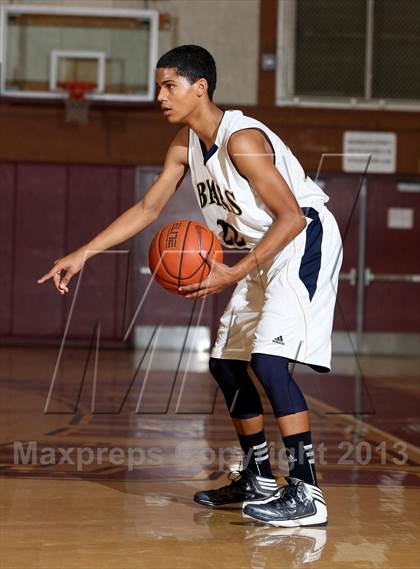 Thumbnail 2 in Mater Dei vs. Warren (Jim Harris Memorial) photogallery.