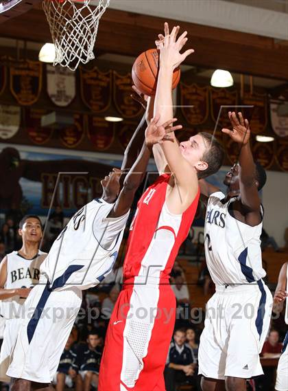 Thumbnail 3 in Mater Dei vs. Warren (Jim Harris Memorial) photogallery.