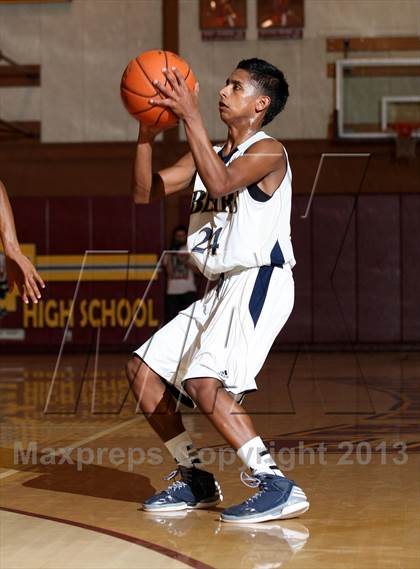 Thumbnail 2 in Mater Dei vs. Warren (Jim Harris Memorial) photogallery.