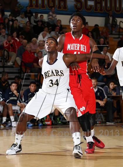 Thumbnail 1 in Mater Dei vs. Warren (Jim Harris Memorial) photogallery.