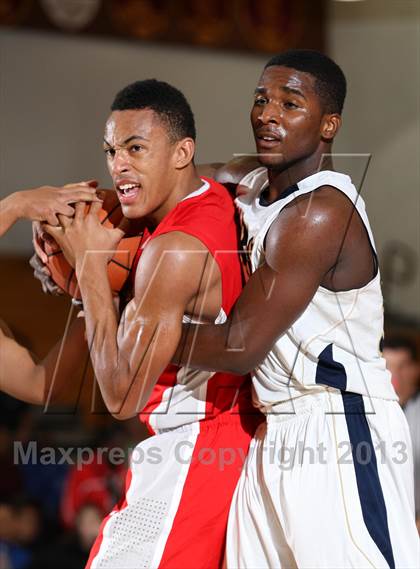 Thumbnail 2 in Mater Dei vs. Warren (Jim Harris Memorial) photogallery.