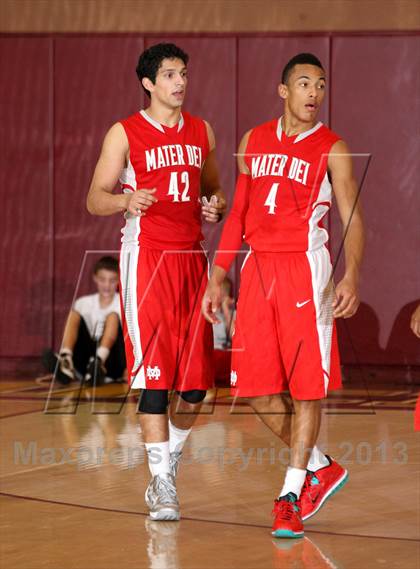 Thumbnail 1 in Mater Dei vs. Warren (Jim Harris Memorial) photogallery.