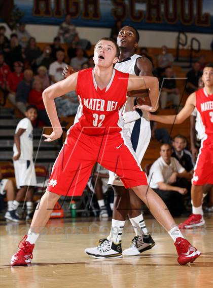 Thumbnail 1 in Mater Dei vs. Warren (Jim Harris Memorial) photogallery.