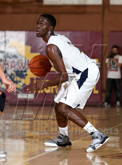 Thumbnail 2 in Mater Dei vs. Warren (Jim Harris Memorial) photogallery.