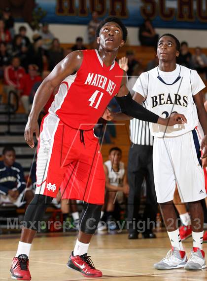 Thumbnail 2 in Mater Dei vs. Warren (Jim Harris Memorial) photogallery.