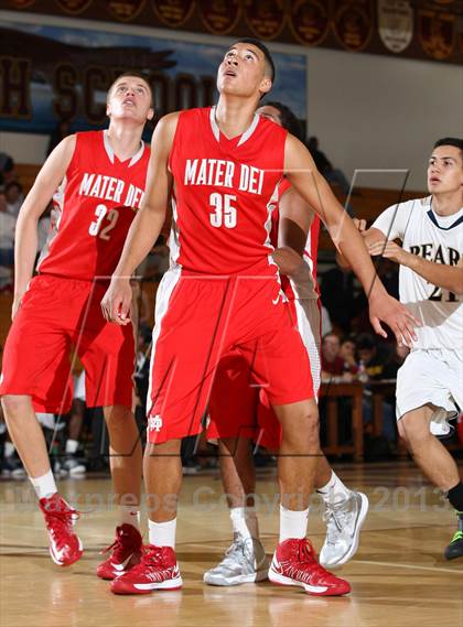 Thumbnail 2 in Mater Dei vs. Warren (Jim Harris Memorial) photogallery.