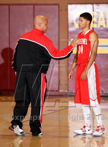 Thumbnail 3 in Mater Dei vs. Warren (Jim Harris Memorial) photogallery.