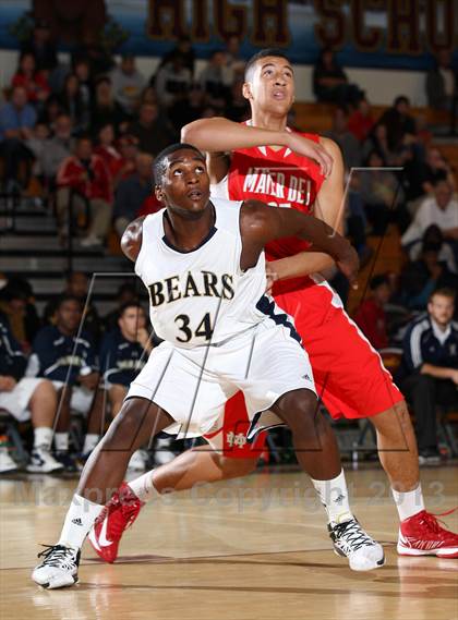 Thumbnail 2 in Mater Dei vs. Warren (Jim Harris Memorial) photogallery.