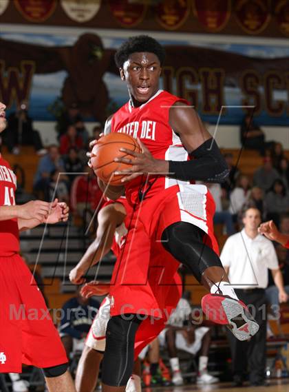 Thumbnail 2 in Mater Dei vs. Warren (Jim Harris Memorial) photogallery.