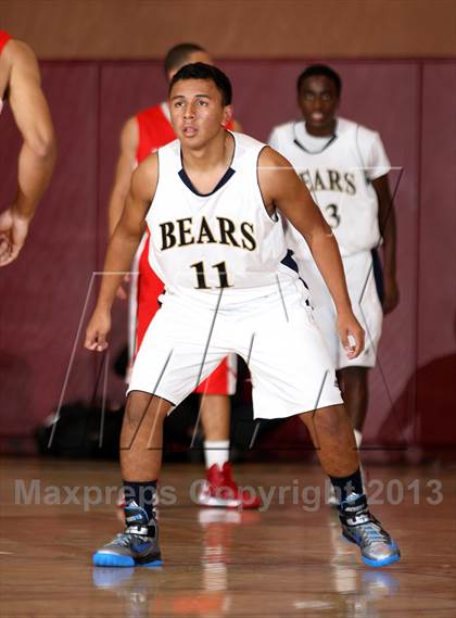 Thumbnail 3 in Mater Dei vs. Warren (Jim Harris Memorial) photogallery.