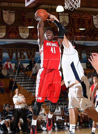 Thumbnail 1 in Mater Dei vs. Warren (Jim Harris Memorial) photogallery.