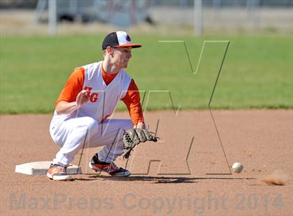 Thumbnail 2 in Honey Grove vs. Trenton (Sam Rayburn Wood Bat Tournament) photogallery.