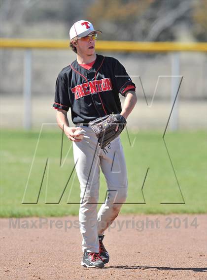 Thumbnail 2 in Honey Grove vs. Trenton (Sam Rayburn Wood Bat Tournament) photogallery.