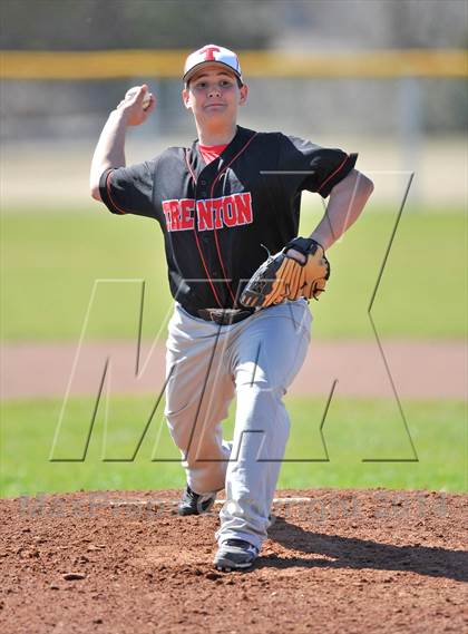 Thumbnail 2 in Honey Grove vs. Trenton (Sam Rayburn Wood Bat Tournament) photogallery.