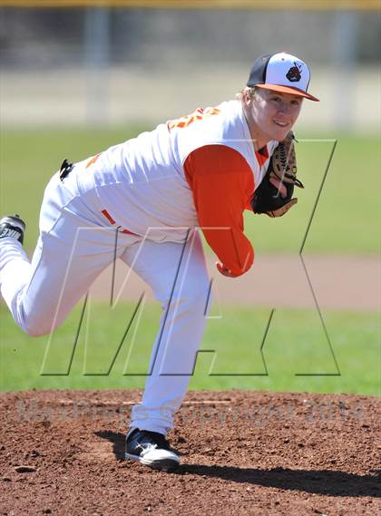 Thumbnail 2 in Honey Grove vs. Trenton (Sam Rayburn Wood Bat Tournament) photogallery.