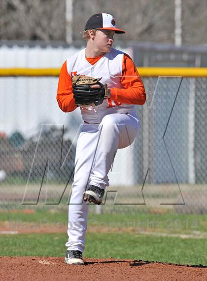 Thumbnail 2 in Honey Grove vs. Trenton (Sam Rayburn Wood Bat Tournament) photogallery.