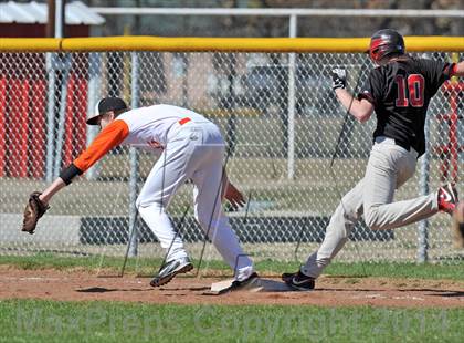 Thumbnail 2 in Honey Grove vs. Trenton (Sam Rayburn Wood Bat Tournament) photogallery.
