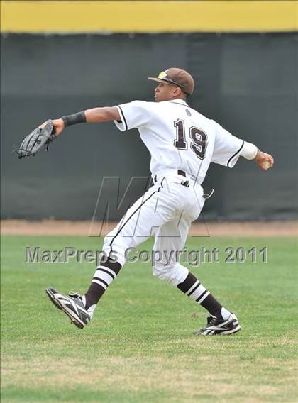 Thumbnail 2 in Notre Dame Prep vs St. Francis (Hard 9 National Classic) photogallery.