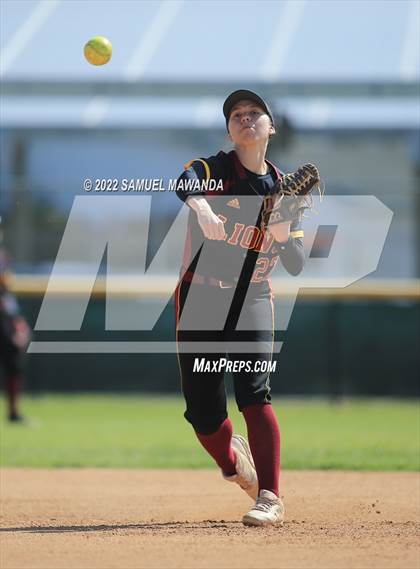 Thumbnail 3 in Chaminade vs Fairfax photogallery.