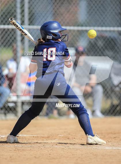 Thumbnail 3 in Chaminade vs Fairfax photogallery.