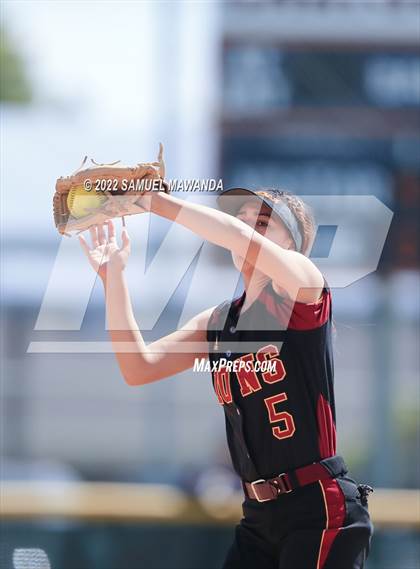 Thumbnail 3 in Chaminade vs Fairfax photogallery.