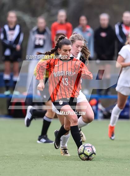 Thumbnail 2 in Staples vs. Ridgefield (FCIAC Semifinal) photogallery.