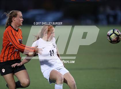 Thumbnail 3 in Staples vs. Ridgefield (FCIAC Semifinal) photogallery.