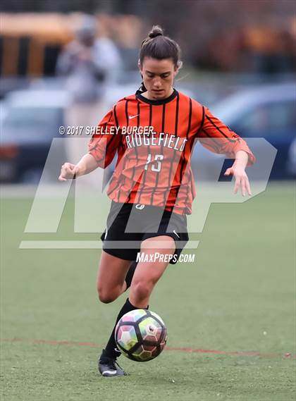 Thumbnail 3 in Staples vs. Ridgefield (FCIAC Semifinal) photogallery.