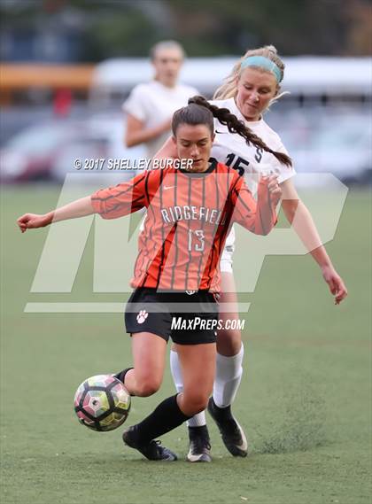 Thumbnail 3 in Staples vs. Ridgefield (FCIAC Semifinal) photogallery.