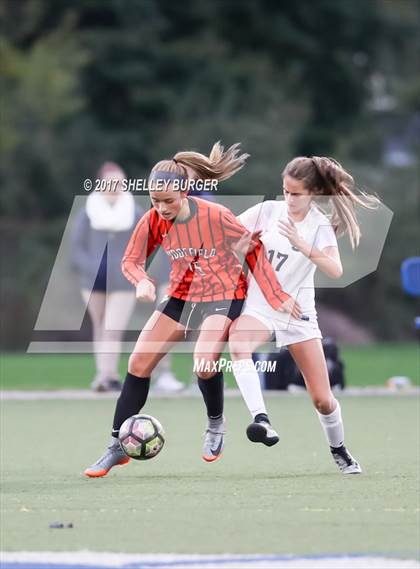 Thumbnail 1 in Staples vs. Ridgefield (FCIAC Semifinal) photogallery.