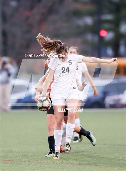 Thumbnail 3 in Staples vs. Ridgefield (FCIAC Semifinal) photogallery.