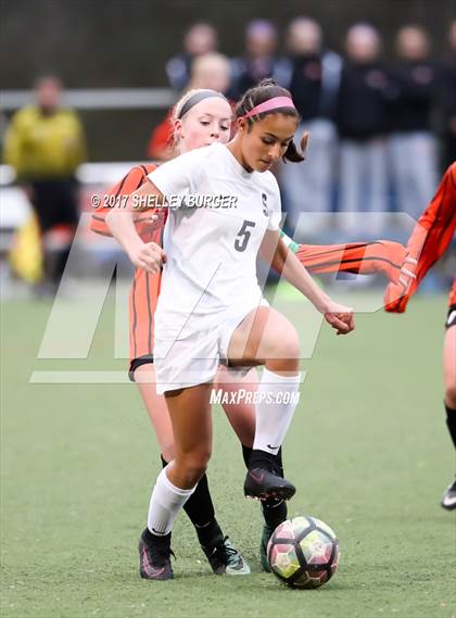 Thumbnail 3 in Staples vs. Ridgefield (FCIAC Semifinal) photogallery.
