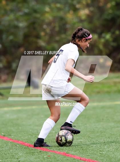 Thumbnail 2 in Staples vs. Ridgefield (FCIAC Semifinal) photogallery.