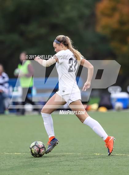 Thumbnail 2 in Staples vs. Ridgefield (FCIAC Semifinal) photogallery.