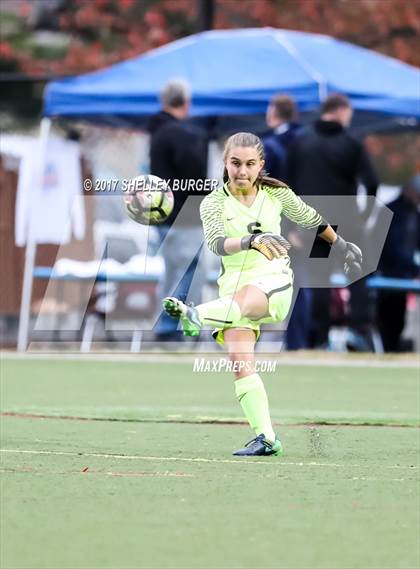 Thumbnail 3 in Staples vs. Ridgefield (FCIAC Semifinal) photogallery.