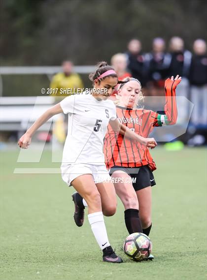 Thumbnail 2 in Staples vs. Ridgefield (FCIAC Semifinal) photogallery.
