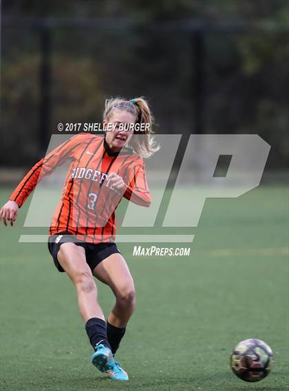 Thumbnail 3 in Staples vs. Ridgefield (FCIAC Semifinal) photogallery.
