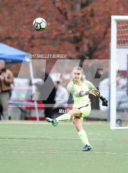 Thumbnail 1 in Staples vs. Ridgefield (FCIAC Semifinal) photogallery.