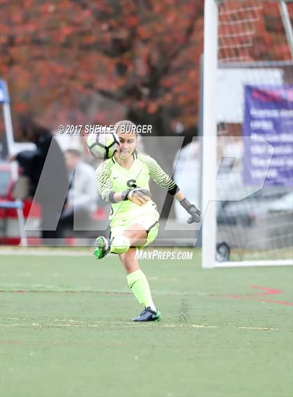Thumbnail 1 in Staples vs. Ridgefield (FCIAC Semifinal) photogallery.