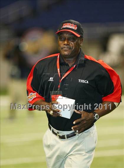 Thumbnail 2 in 2010 THSCA All-Star Football Classic (North vs. South) photogallery.