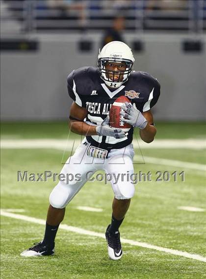 Thumbnail 2 in 2010 THSCA All-Star Football Classic (North vs. South) photogallery.