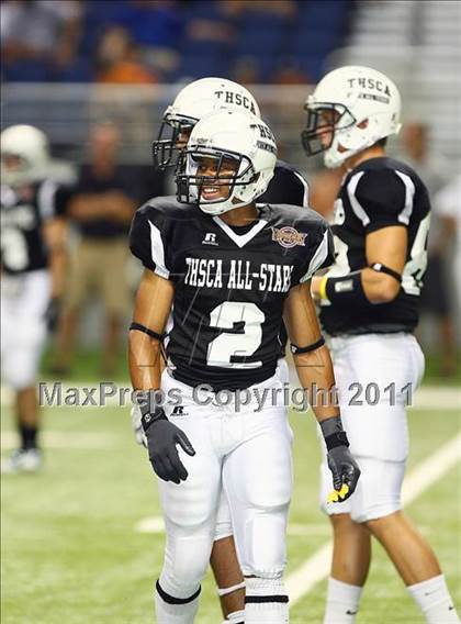 Thumbnail 3 in 2010 THSCA All-Star Football Classic (North vs. South) photogallery.