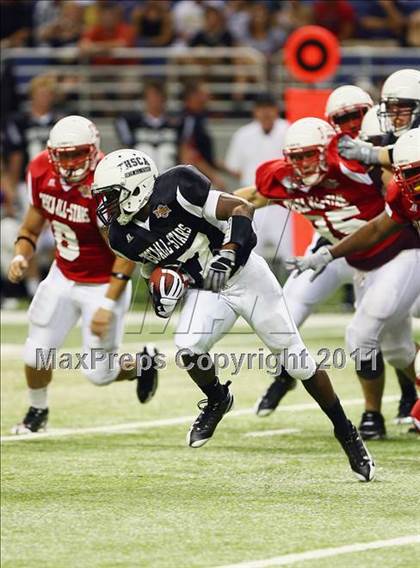 Thumbnail 1 in 2010 THSCA All-Star Football Classic (North vs. South) photogallery.